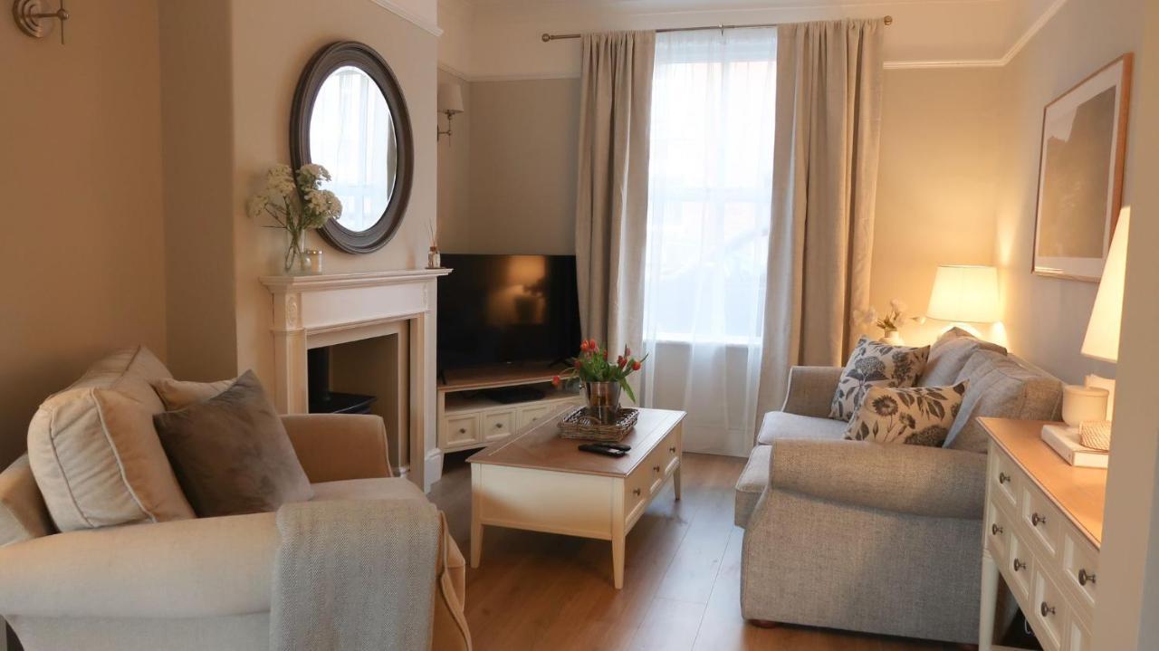 Luxury Living Outside The City Walls - Sleeps Six! チェスター エクステリア 写真