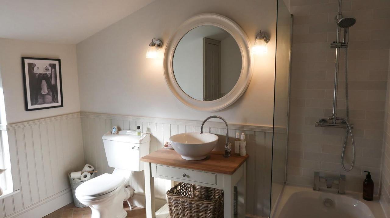 Luxury Living Outside The City Walls - Sleeps Six! チェスター エクステリア 写真