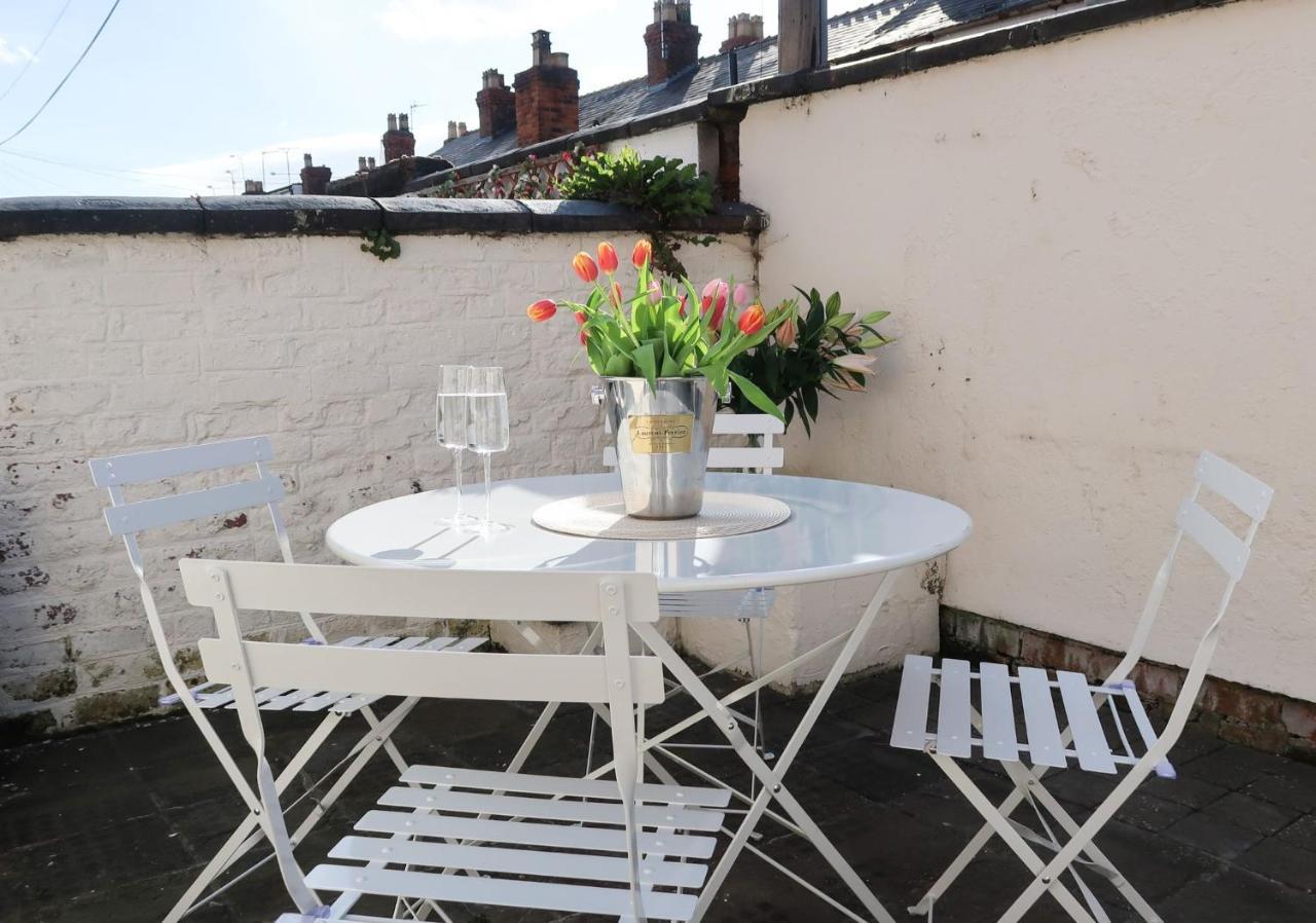 Luxury Living Outside The City Walls - Sleeps Six! チェスター エクステリア 写真