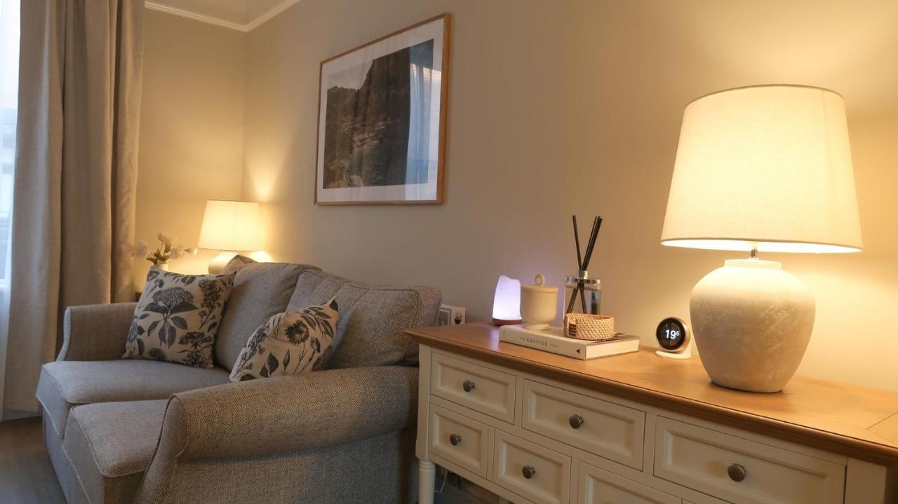 Luxury Living Outside The City Walls - Sleeps Six! チェスター エクステリア 写真