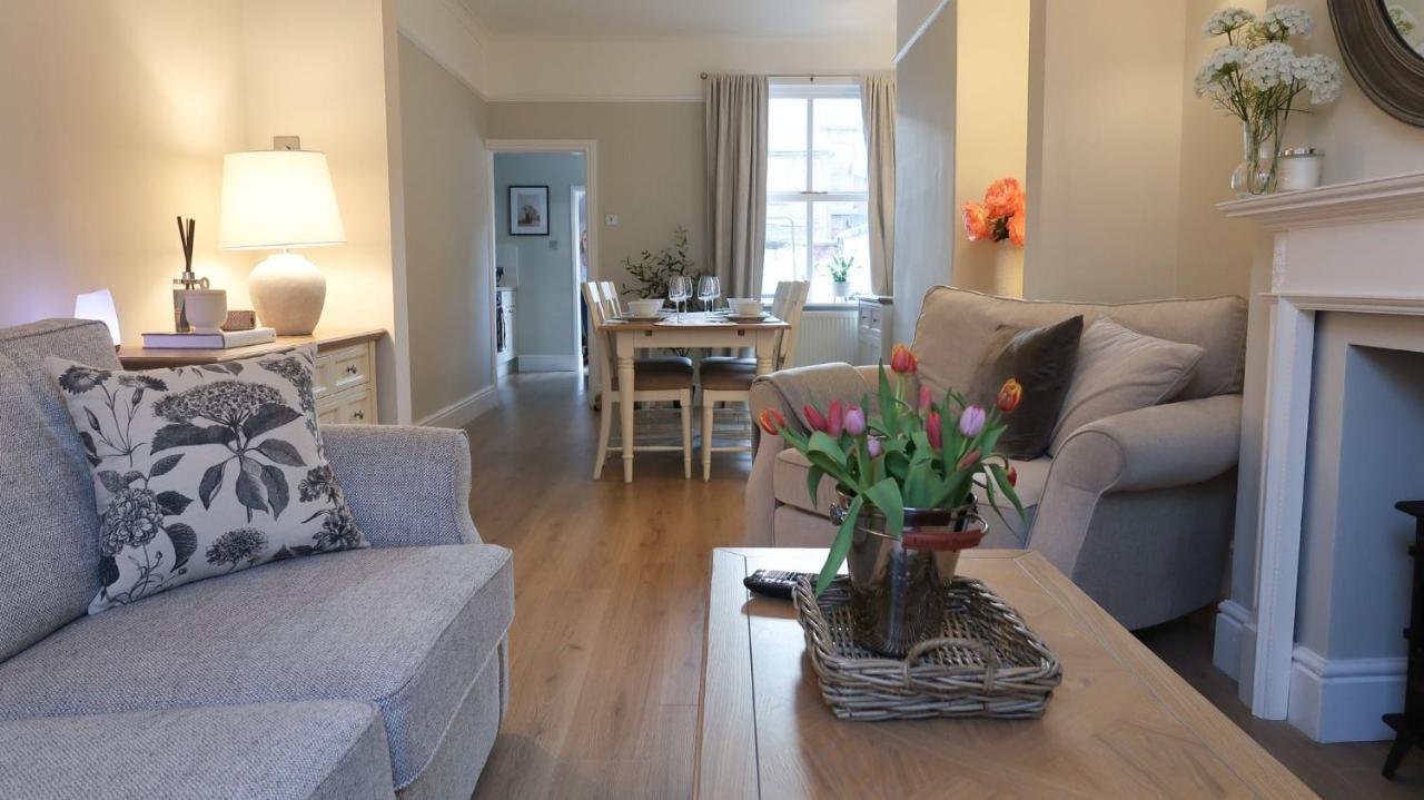 Luxury Living Outside The City Walls - Sleeps Six! チェスター エクステリア 写真