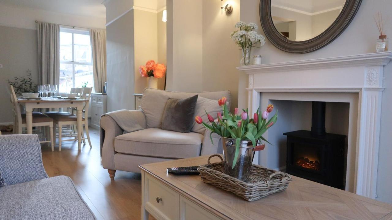 Luxury Living Outside The City Walls - Sleeps Six! チェスター エクステリア 写真