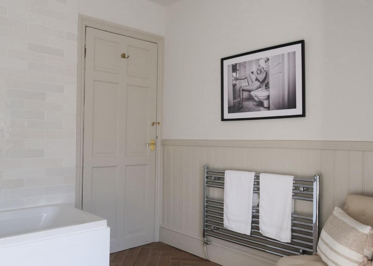 Luxury Living Outside The City Walls - Sleeps Six! チェスター エクステリア 写真