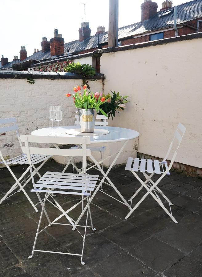 Luxury Living Outside The City Walls - Sleeps Six! チェスター エクステリア 写真