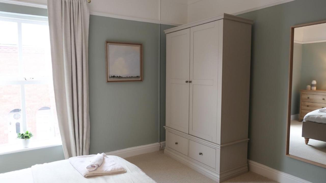 Luxury Living Outside The City Walls - Sleeps Six! チェスター エクステリア 写真